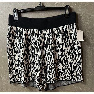BAR III women's black and white fabric shorts sz Large elastic waist, high rise